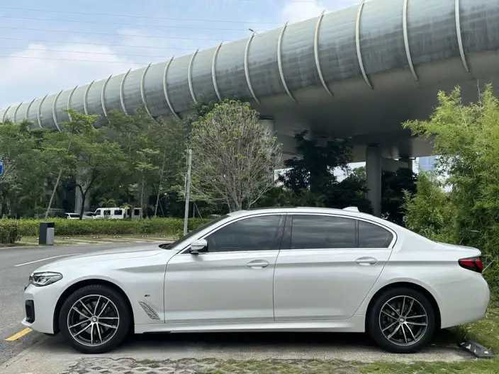 BMW 5 Series 2022 Model Facelift II 525Li M Sports Set – фото 4