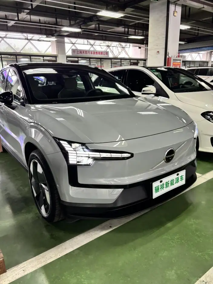Volvo EX30 2025 Model Rear Drive Long Battery Life Pro Edition Ultra – фото 3