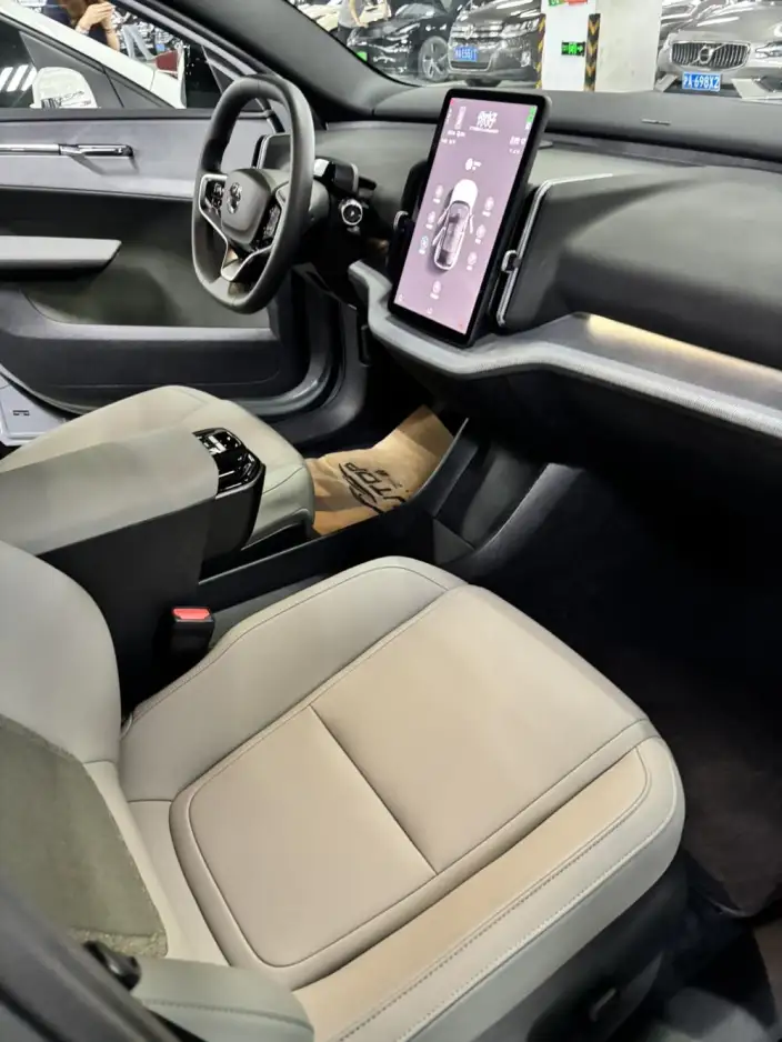 Volvo EX30 2025 Model Rear Drive Long Battery Life Pro Edition Ultra – фото 7