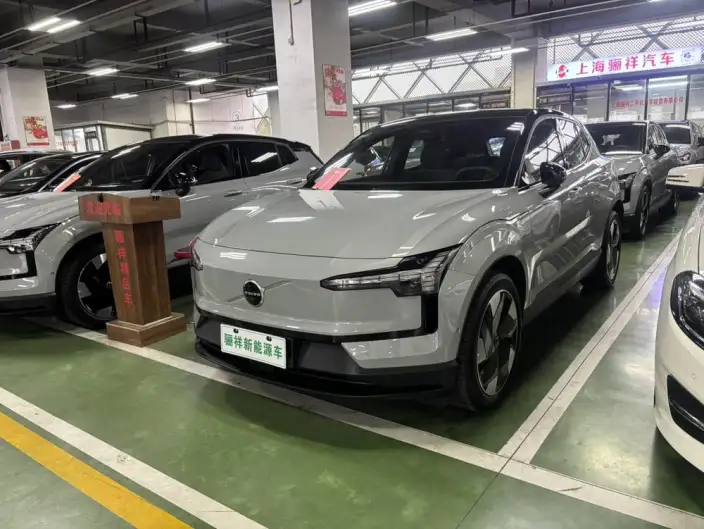 Volvo EX30 2025 Model Rear Drive Long Battery Life Pro Edition Ultra – фото 10
