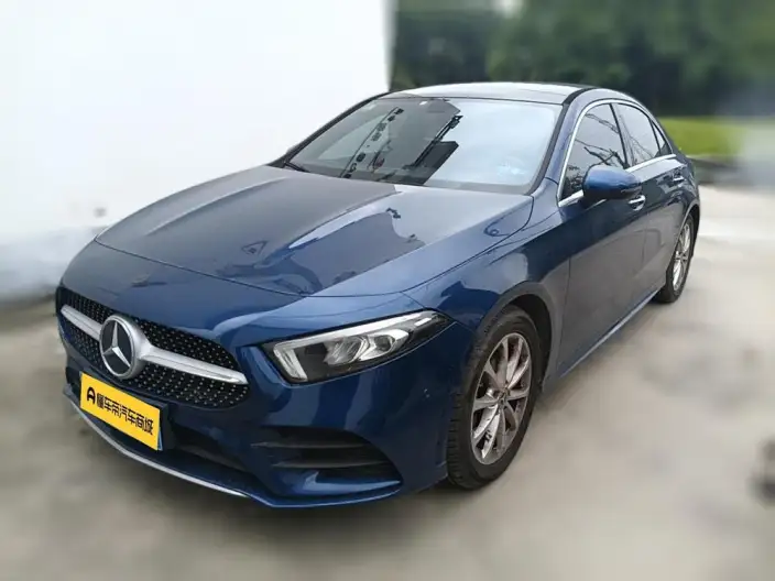 Mercedes-Benz A-class 2021 Model A 200 L Sports sedan Fashion Edition – фото 1