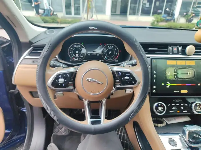 Jaguar F-PACE 2023 Model P250 HSE – фото 7