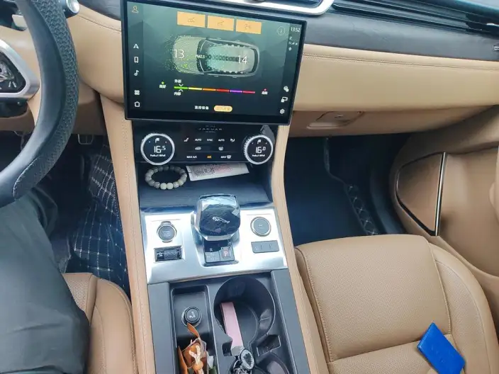 Jaguar F-PACE 2023 Model P250 HSE – фото 9