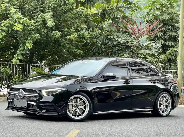 Mercedes-Benz A-Class AMG 2021 Model AMG A 35 L 4MATIC Blazing Night Special Edition – фото 1