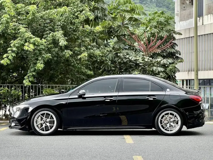 Mercedes-Benz A-Class AMG 2021 Model AMG A 35 L 4MATIC Blazing Night Special Edition – фото 3