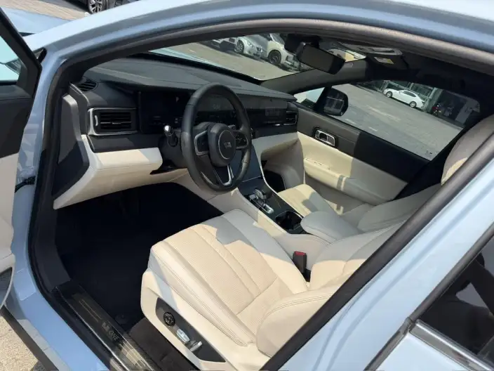 Li Auto ONE 2020 Model Extended Range 6 seat Edition – фото 10