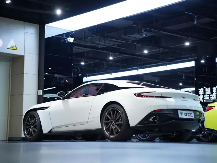 Aston Martin DB11 2020 Model 4.0T V8 Coupe – фото 4