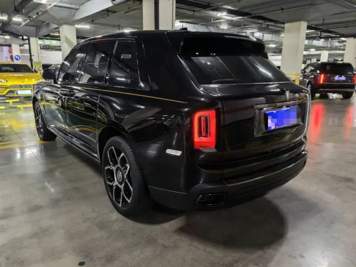 Cullinan 2020 Model Black Badge – фото 4