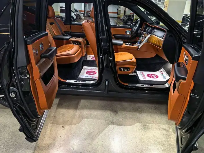 Cullinan 2020 Model Black Badge – фото 5