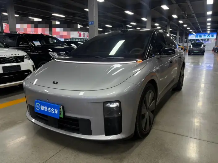 Li Auto i6 2025 Model 4WD Standard Edition – фото 1