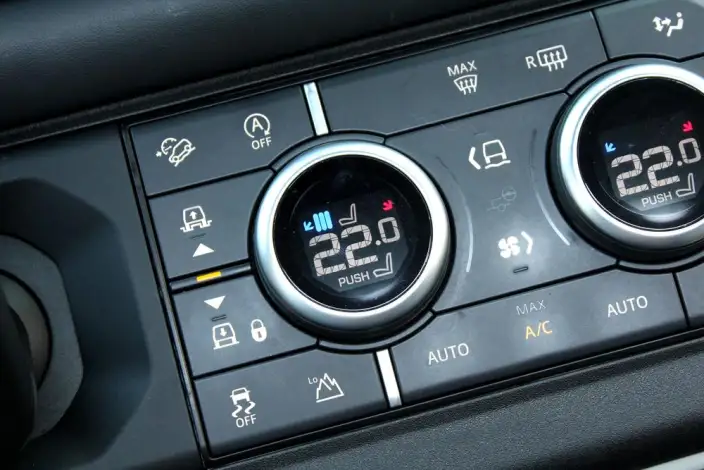Land Rover Defender 2023 Model Facelift 90 3.0T P400 XS – фото 10