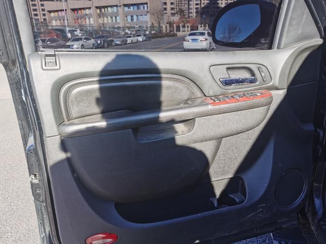 Cadillac Escalade 2010 6.0 Hybrid – фото 14