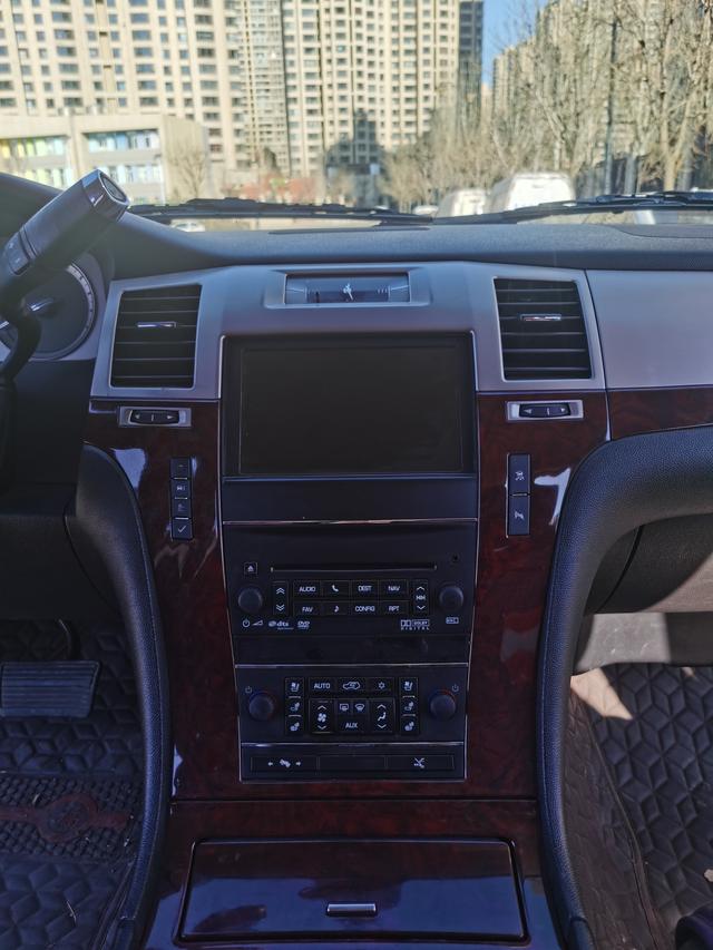 Cadillac Escalade 2010 6.0 Hybrid – фото 29