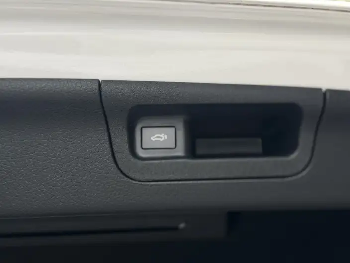 Mercedes-Benz C-Class 2025 Model C 260 L Sports Edition – фото 10