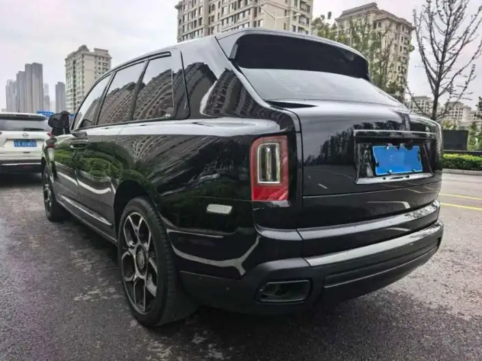 Cullinan 2020 Model Black Badge – фото 2