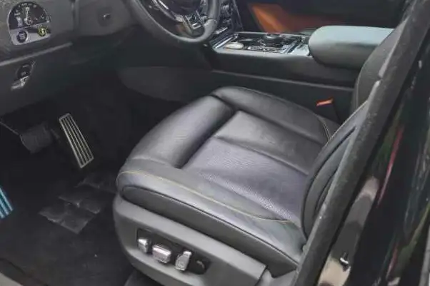 Cullinan 2020 Model Black Badge – фото 5