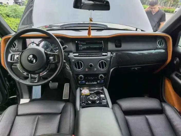 Cullinan 2020 Model Black Badge – фото 6