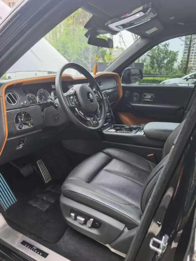 Cullinan 2020 Model Black Badge – фото 7