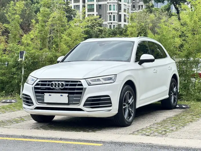 Audi Q5L 2020 Model 40 TFSI Rong Xiang Enterprising Model – фото 1
