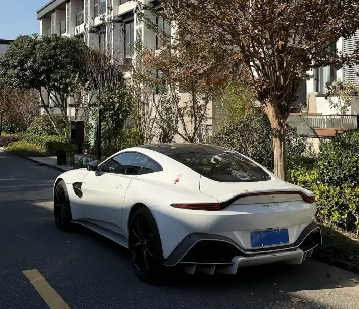 Vantage 2020 Model 4.0T V8 Coupe – фото 4