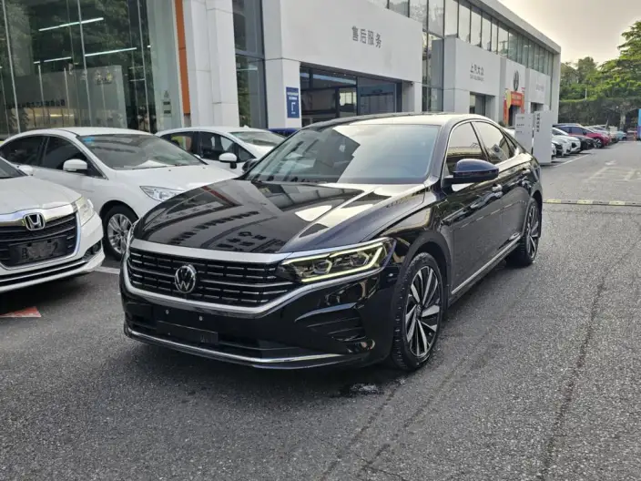 Volkswagen Passat 2023 Model Facelift 330TSI Deluxe Edition – фото 1
