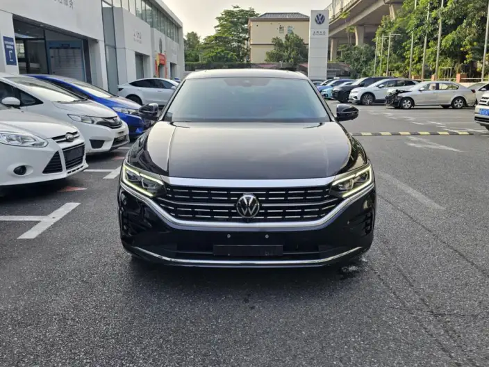 Volkswagen Passat 2023 Model Facelift 330TSI Deluxe Edition – фото 2