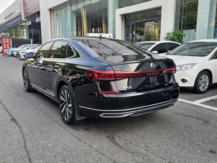 Volkswagen Passat 2023 Model Facelift 330TSI Deluxe Edition – фото 4