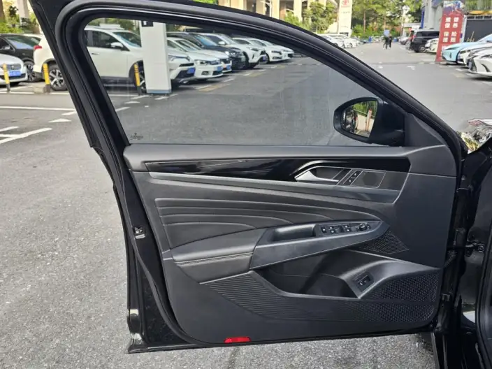 Volkswagen Passat 2023 Model Facelift 330TSI Deluxe Edition – фото 10