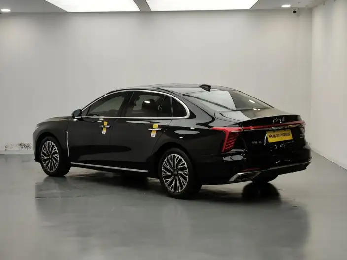 Hongqi H5 2025 Model 2.0T Automatic Flag Enjoy Edition – фото 5