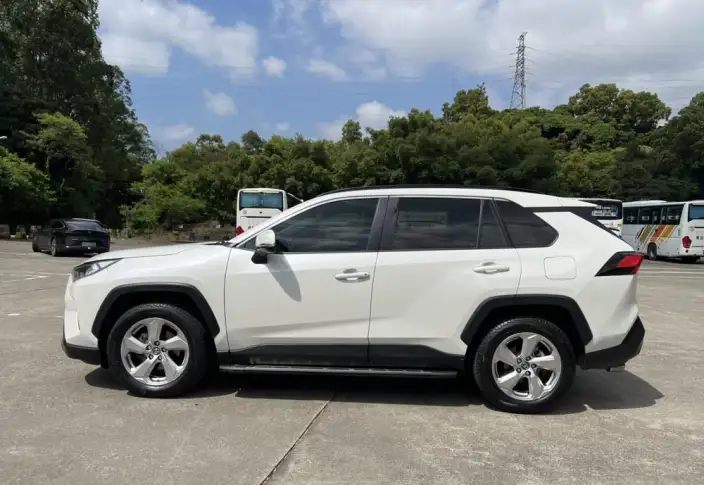 Toyota RAV4 2020 Model 2.0L CVT 2WD Fashion edition – фото 3