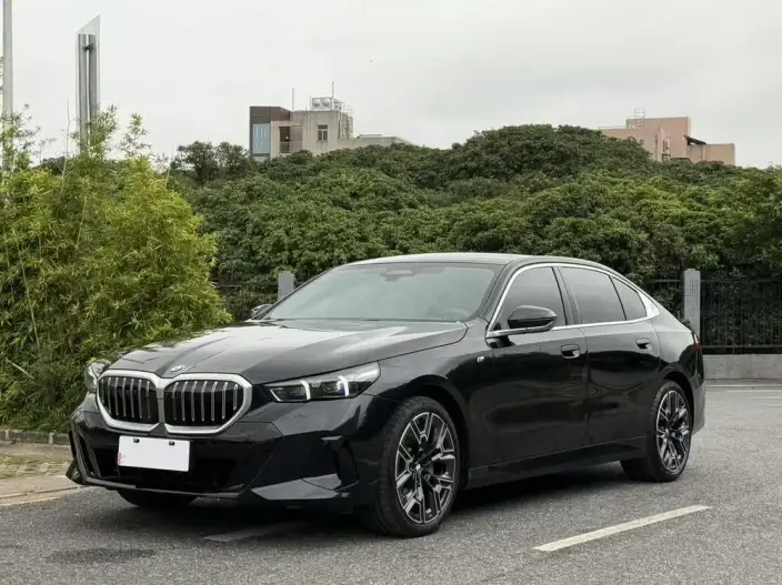 BMW 5 Series 2025 Model 530Li Exclusive Model M Sports Set – фото 1