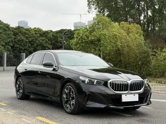 BMW 5 Series 2025 Model 530Li Exclusive Model M Sports Set – фото 3