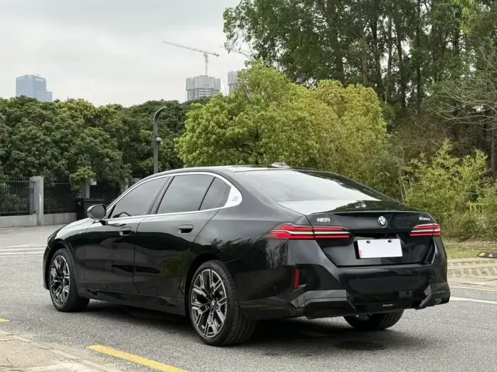 BMW 5 Series 2025 Model 530Li Exclusive Model M Sports Set – фото 5