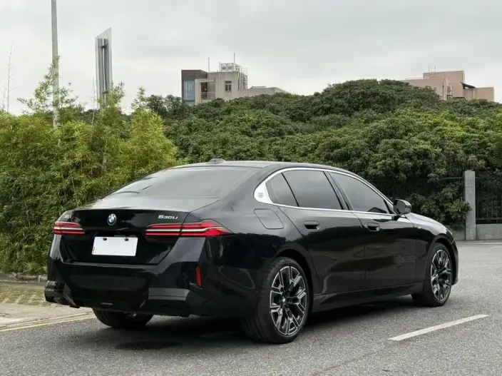BMW 5 Series 2025 Model 530Li Exclusive Model M Sports Set – фото 7