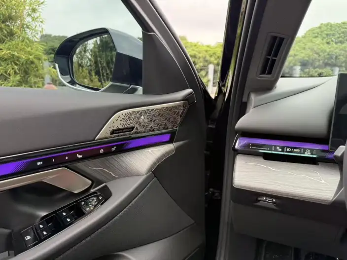BMW 5 Series 2025 Model 530Li Exclusive Model M Sports Set – фото 9