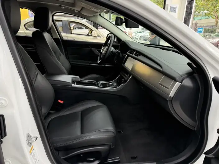 Jaguar XFL 2020 Model 2.0T P200 2WD Elite Edition – фото 6