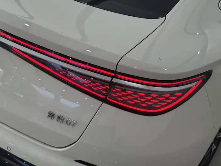 BYD Seal 07DM 2024 Model DM-i 125KM Luxury Model – фото 9