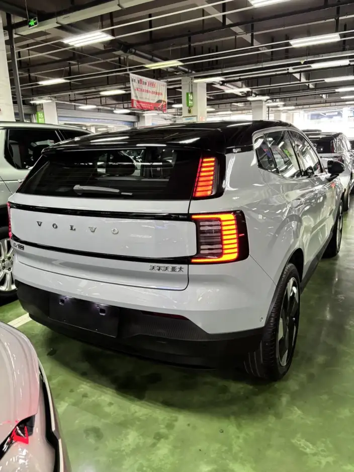 Volvo EX30 2025 Model Rear Drive Long Battery Life Pro Edition Ultra – фото 3