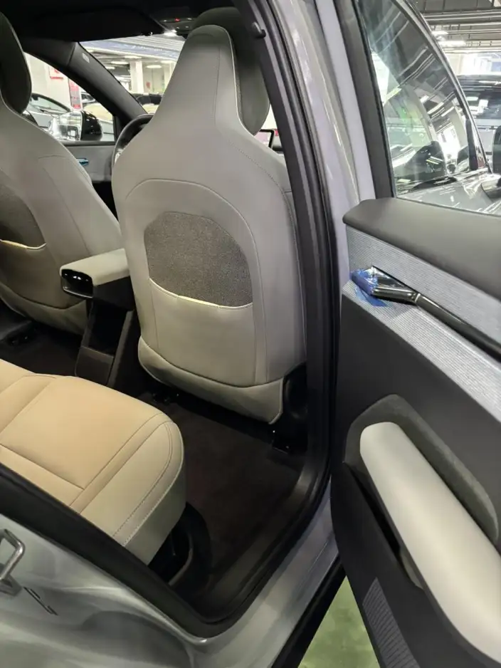 Volvo EX30 2025 Model Rear Drive Long Battery Life Pro Edition Ultra – фото 5