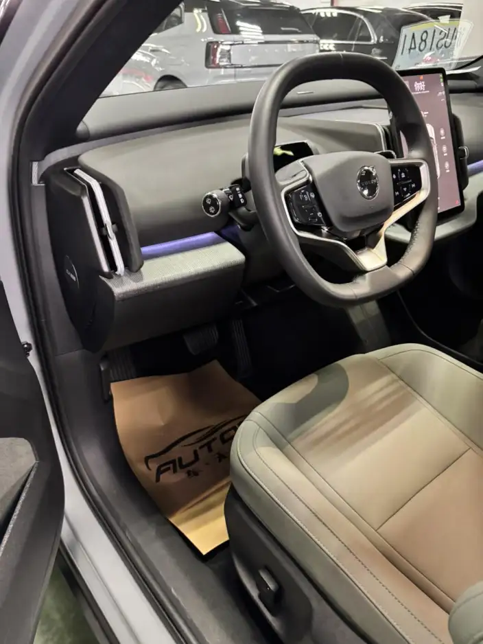 Volvo EX30 2025 Model Rear Drive Long Battery Life Pro Edition Ultra – фото 7