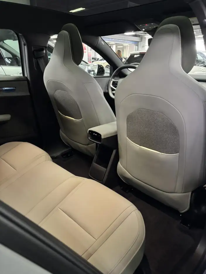 Volvo EX30 2025 Model Rear Drive Long Battery Life Pro Edition Ultra – фото 8