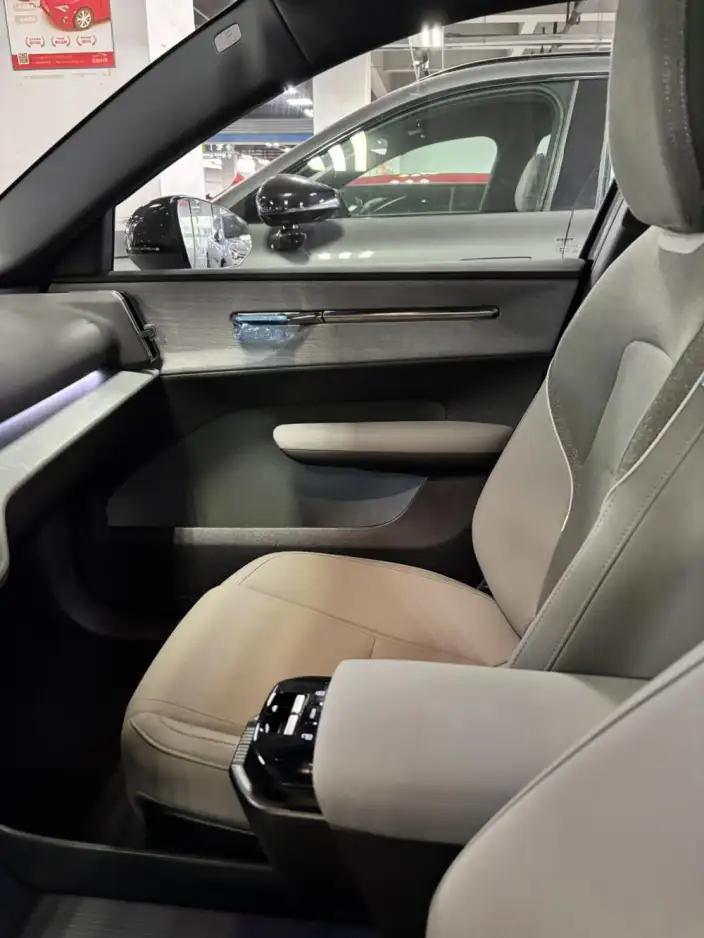 Volvo EX30 2025 Model Rear Drive Long Battery Life Pro Edition Ultra – фото 9