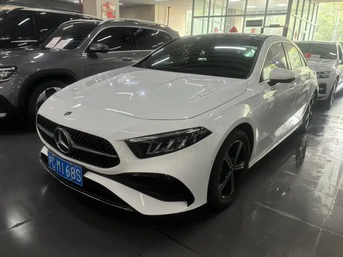 Mercedes-Benz A-class 2023 Model A 200 L Sports sedan Fashion Edition – фото 1