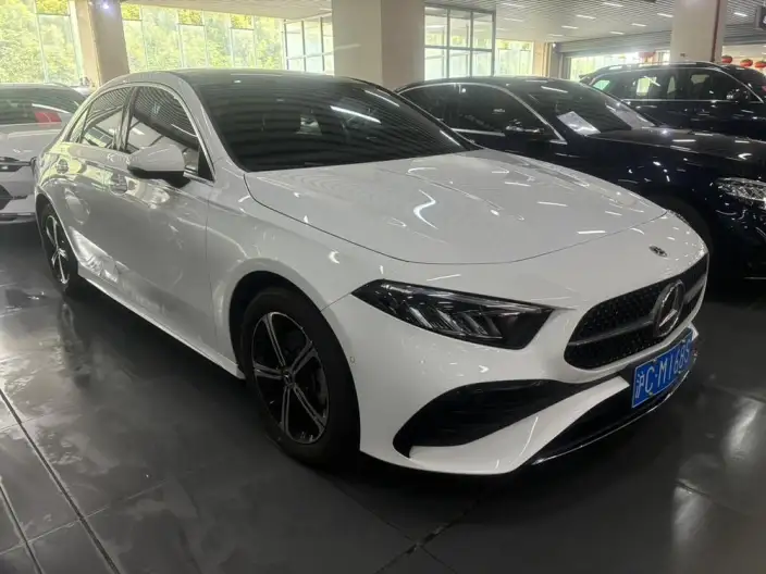 Mercedes-Benz A-class 2023 Model A 200 L Sports sedan Fashion Edition – фото 3
