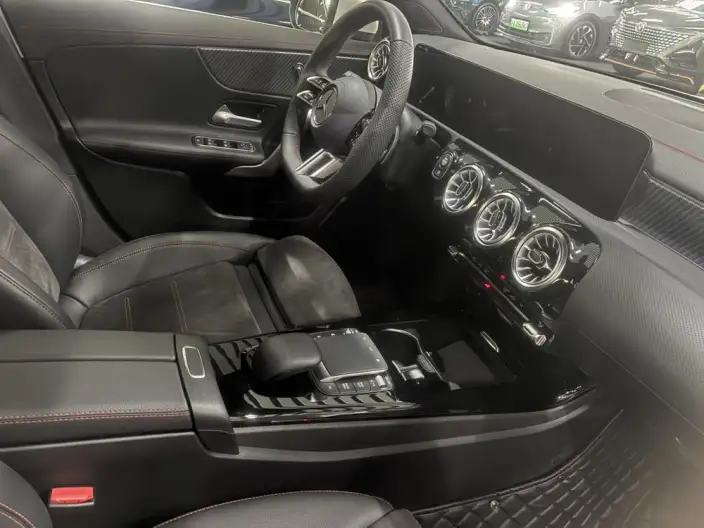 Mercedes-Benz A-class 2023 Model A 200 L Sports sedan Fashion Edition – фото 8