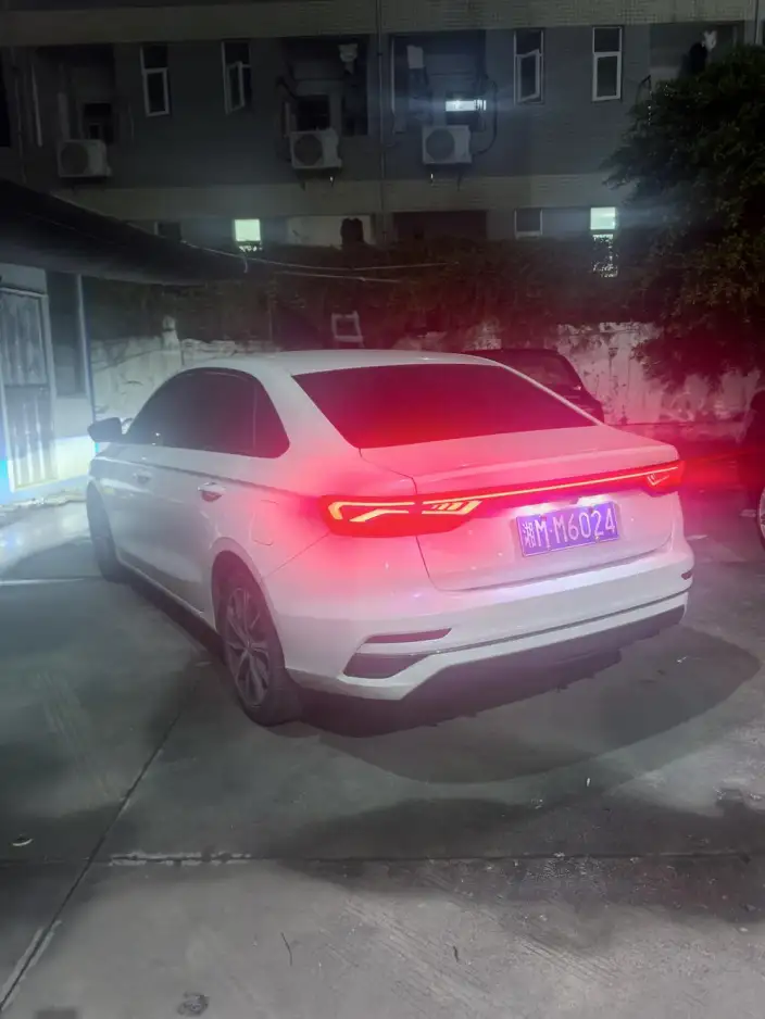 Geely Emgrand 2022 Model No. 4 Gen 1.5L CVT Noble Model – фото 4