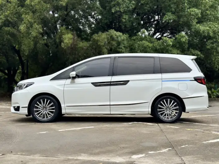 Honda Elysion 2022 Model 2.0L Hybrid Deluxe Edition – фото 4