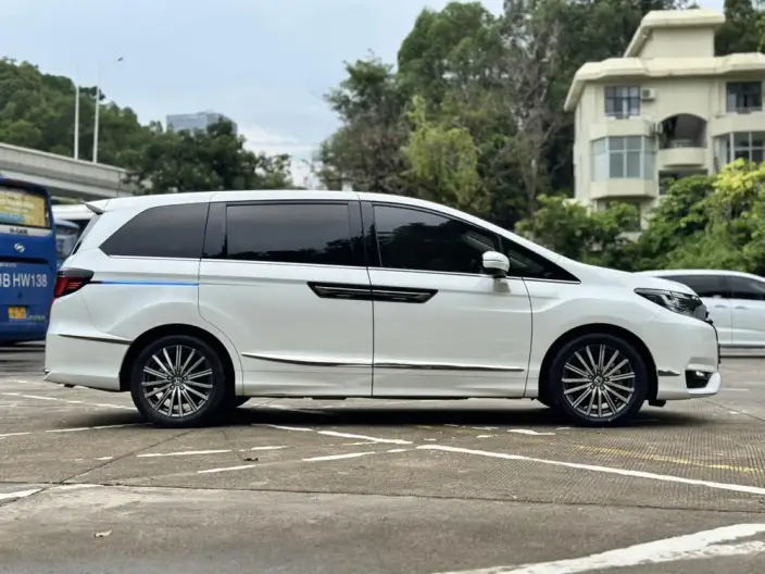 Honda Elysion 2022 Model 2.0L Hybrid Deluxe Edition – фото 8