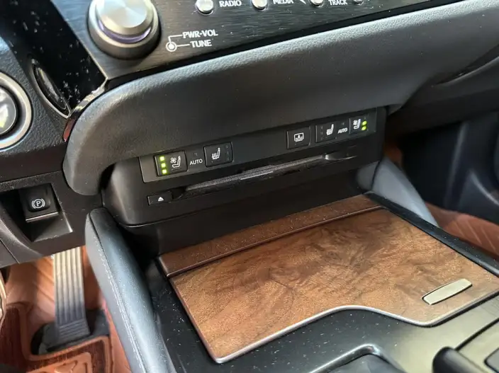 Lexus ES 2021 Model 200 Deluxe Edition – фото 8