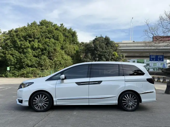 Honda Elysion 2022 Model 2.0L Hybrid Supreme Edition – фото 4